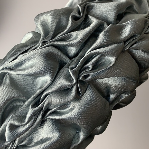 Handmade mini cushion- Smocking technique satiny material (NWT) - Picture 4 of 6